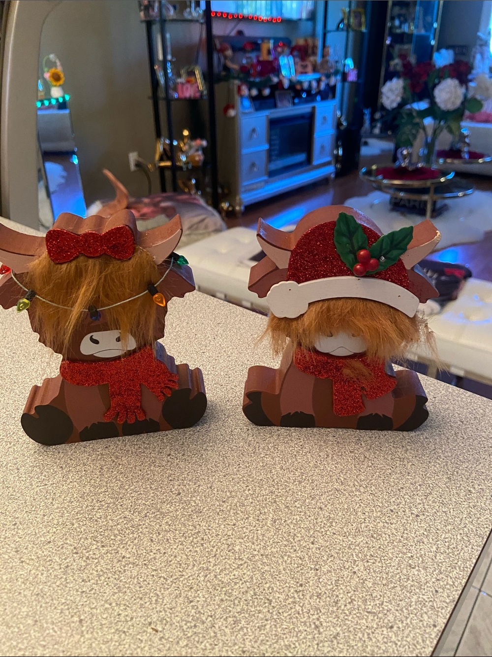 Festive Red Highland Cow Table Décor Set - Unbranded